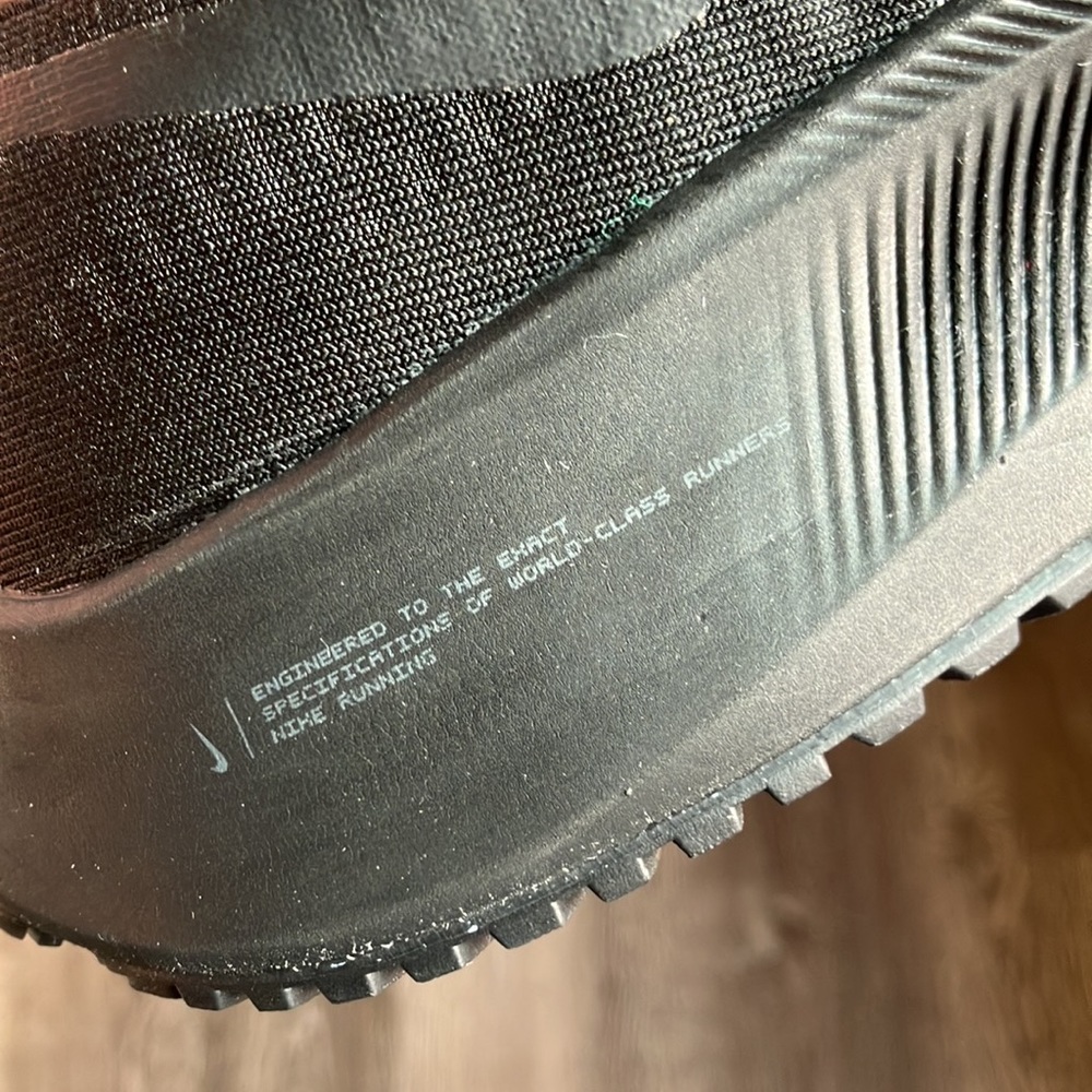 Nike - Picture 11 of 17